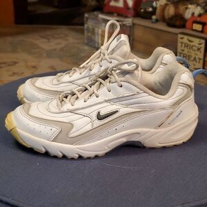 Vintage Nike walk cross training shoes
